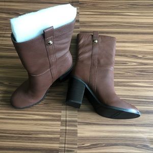 Brown Nine West round toe ankle boots